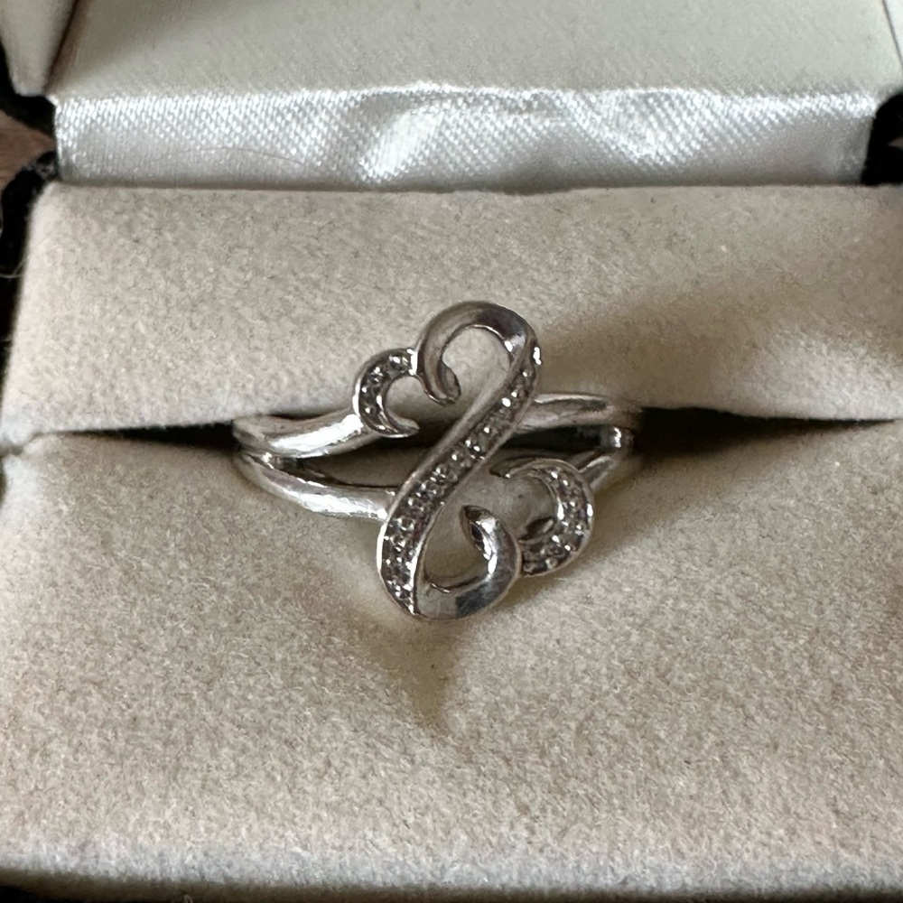 Kay Jewelers Open-Heart Ring – Size 6.5